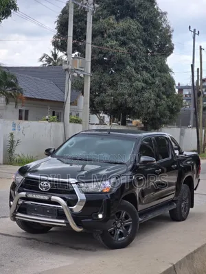 Toyota Hilux Revo Double Cab Diesel 2.4 RWD 2021 Black