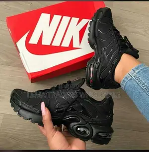 Nike Air Max Plus TN (Rangi Nyeusi Kabisa)