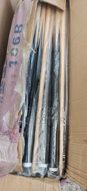 Emrad Billards Two-Piece Cue Stick (Black)