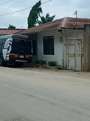 6-Bedroom House for Sale in Kinondoni