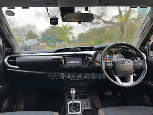 Toyota Hilux Double Cabin 2021 Nyeusi Matt - 1