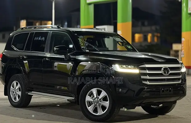 Toyota Land Cruiser LC300 2024 Black - 1