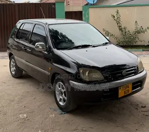 Toyota Raum 2003 Nyeusi
