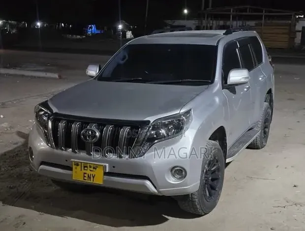 Toyota Land Cruiser Prado 2015 Silver - 1