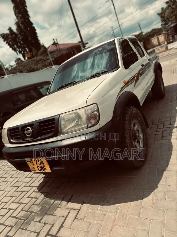 Nissan Hardbody Double Cabin 2015 - 1