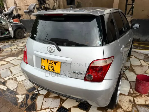 Toyota IST 2006 Silver - 1