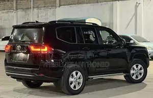Toyota Land Cruiser 300 2024 Black