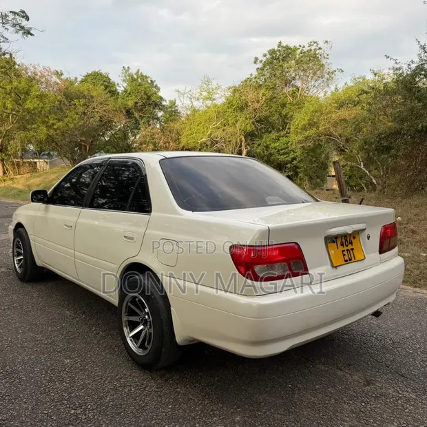 Toyota Carina 2001 White - 1