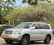 Toyota Kluger V 2004 Silver - 3