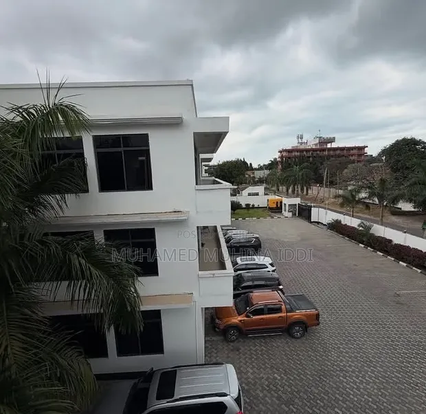 3 Bedroom Apartment for Rent in Oyster Bay - 1