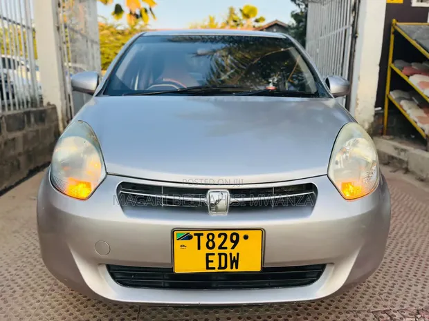 Toyota Passo Sette 2010 Silver - 1