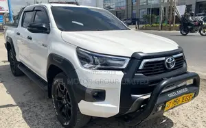 Toyota Hilux Revo 2024 White