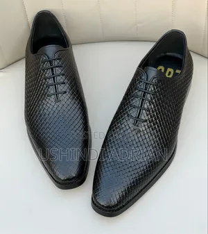 Viatu vya Wanaume Premium CR7 - Kwenye Box Kamili