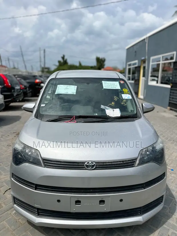 Toyota Spade 2013 Silver - 1