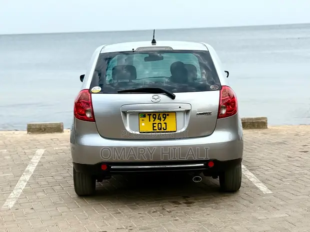 Mazda Verisa 2010 Silver - 1