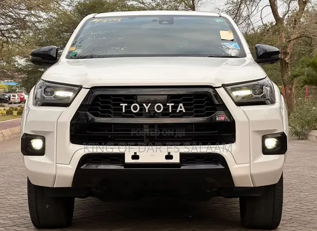 Toyota Hilux GR-Sport 2022 White - 1
