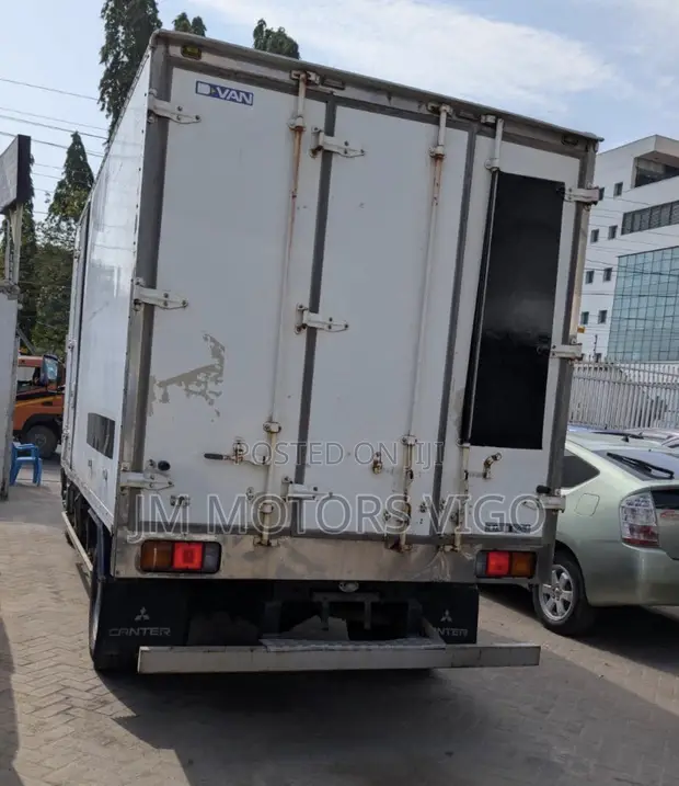 Malori ya Mitsubishi Canter Box Body (2000) - 1
