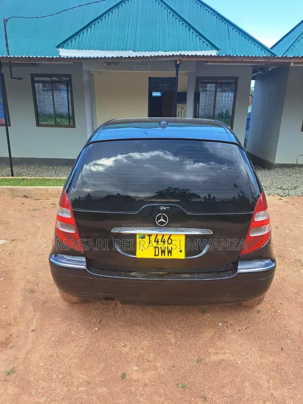 Mercedes-Benz E200 2002 Black - 1