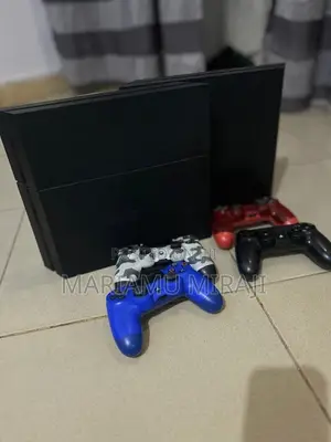 Playstation 4 (PS4)