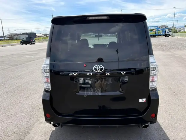 Toyota Voxy ZS G's 2010 Nyeusi - 1