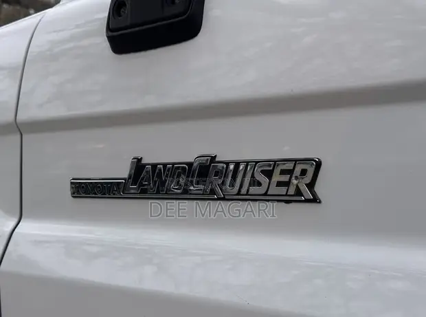 Toyota Land Cruiser 2016 White - 1