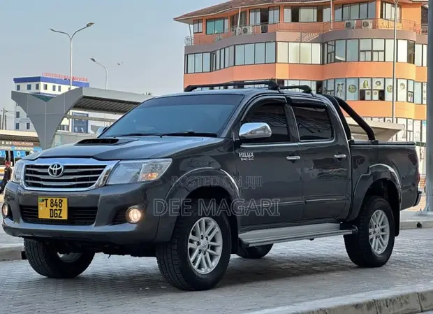 Toyota Hilux Vigo 2015 Gray Automatic - 1