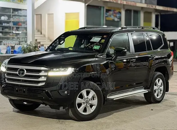 Toyota Land Cruiser LC300 2024 Black - 1