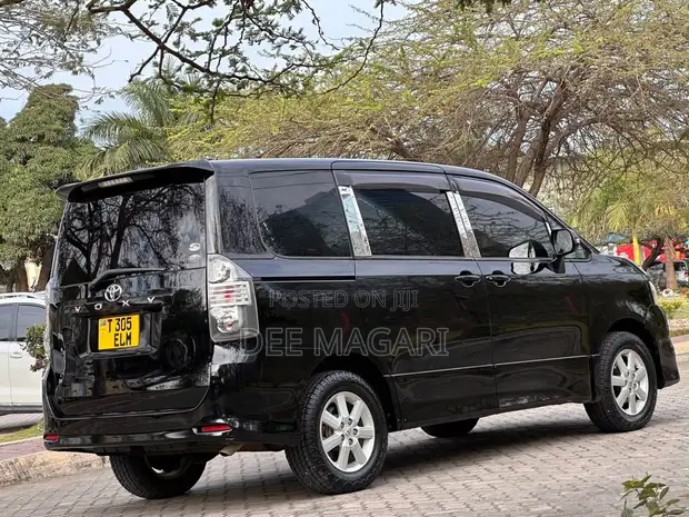 Toyota Noah 2008 Black - 1