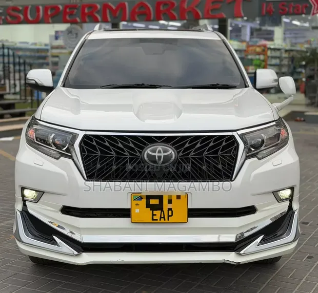 Toyota Land Cruiser Prado 2019 White - 1