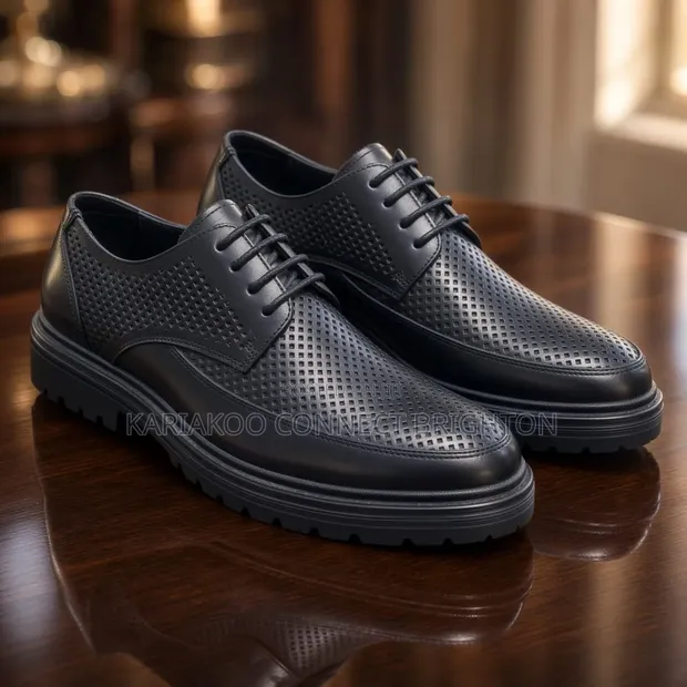 Viatu vya Derby vya Christian Louboutin Vilivyotobolewa - 1