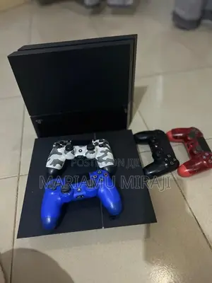 Playstation 4 (PS4) - Used