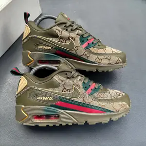 Nike Air Max 90 Sneakers