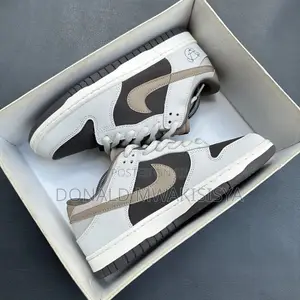 Nike Dunks Sneakers - Brand New