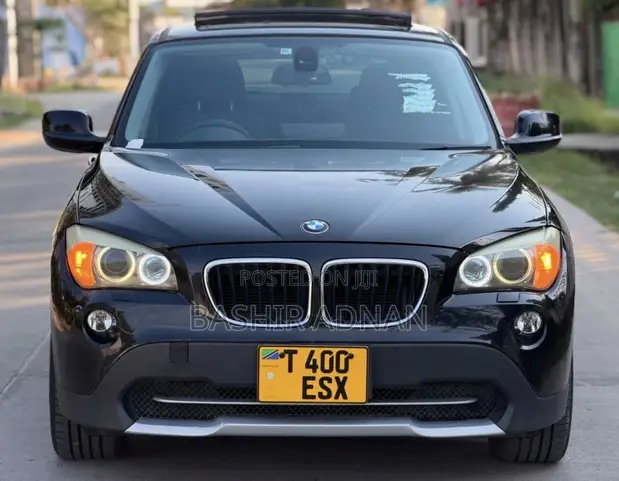 BMW X1 2011 Black - 1
