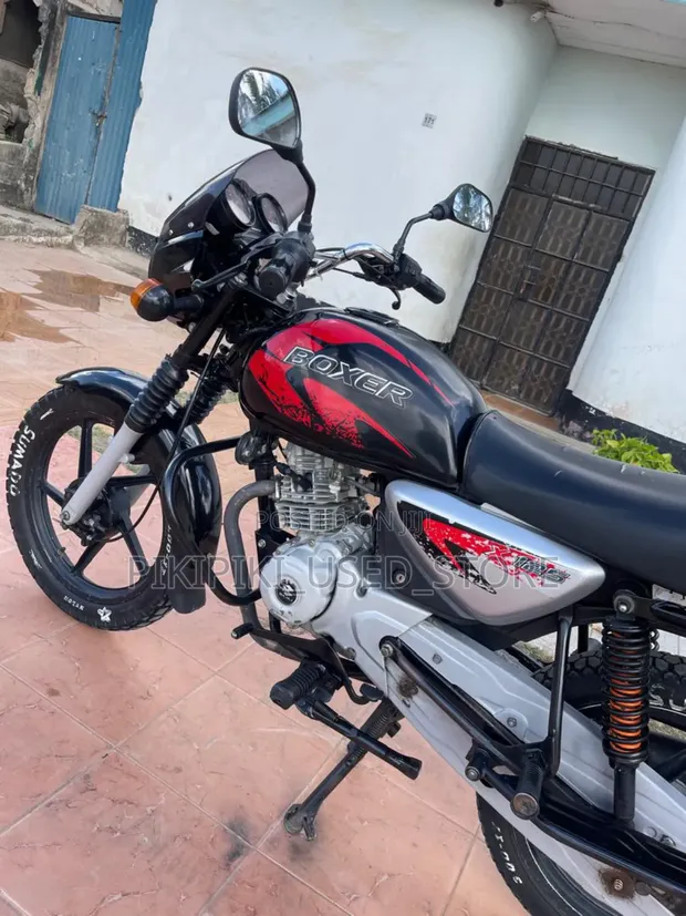 Bajaj Boxer X125 2025 Nyeusi - 1