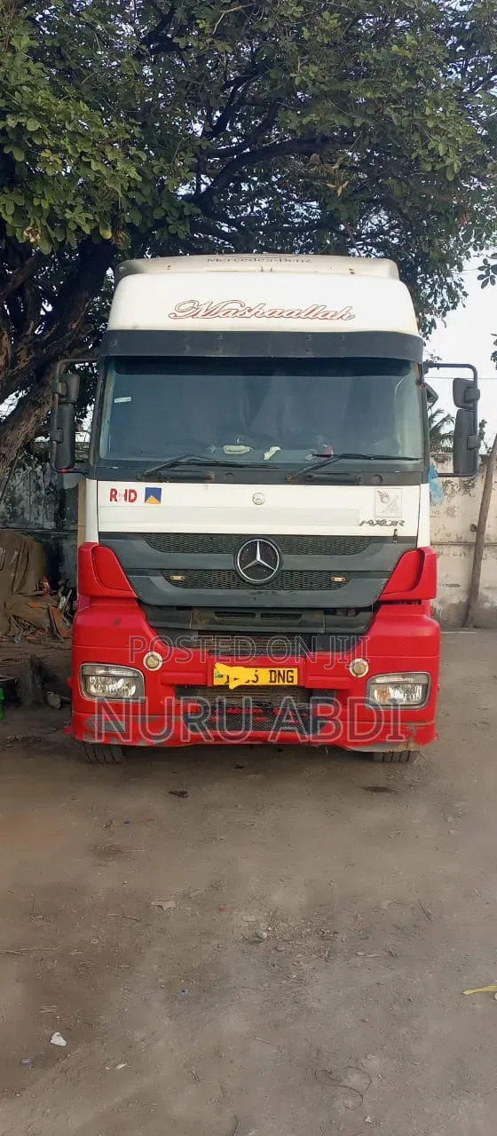 Mercedes-Benz Actros Tractor Unit - 1
