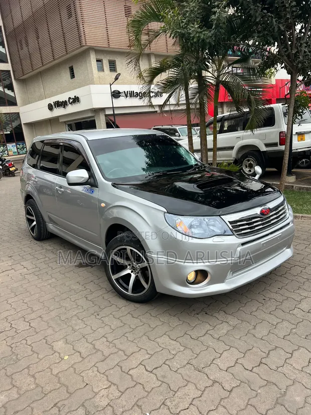 Subaru Forester 2011 Silver - 1