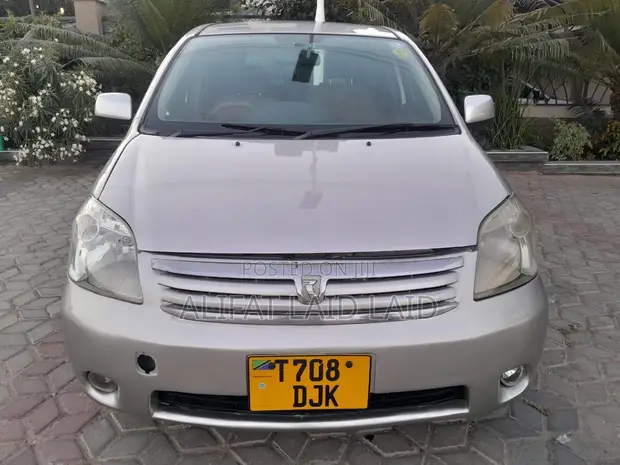 Toyota Raum 1.5 AWD 2004 Silver - 1