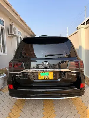 Toyota Land Cruiser V8 2017 Black