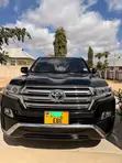 Toyota Land Cruiser V8 2017 Black - 2
