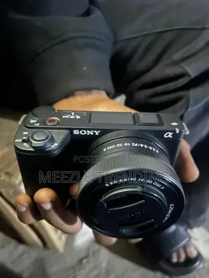 Used Sony ZV-E10 II Vlog Camera Body & Lens