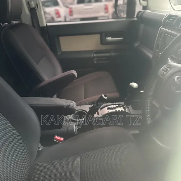 Toyota FJ Cruiser 2022 Beige - 1