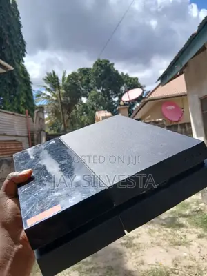 Playstation 4 Fat (PS4) with 12 Games