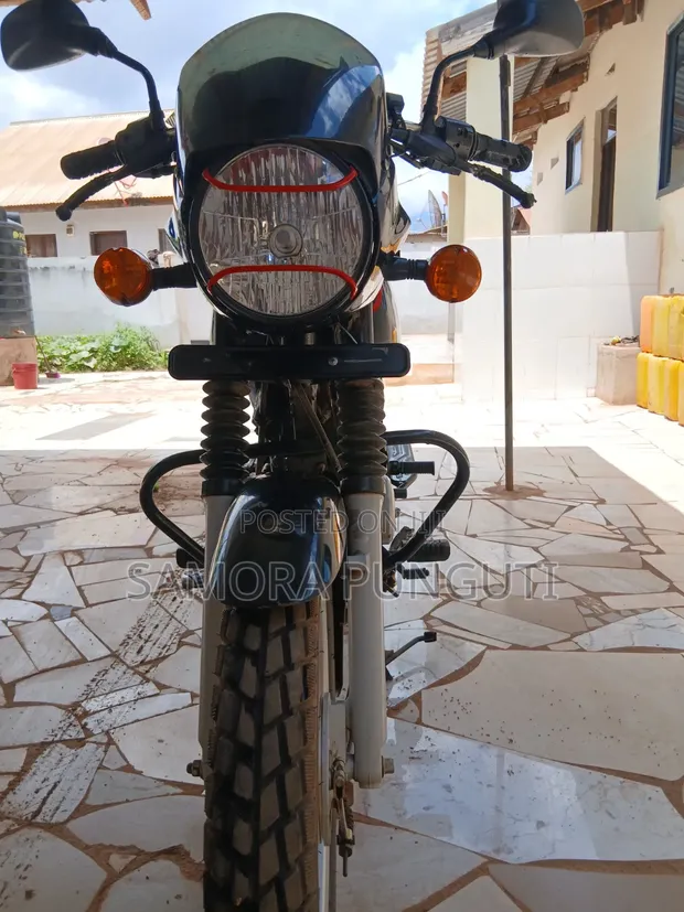 Bajaj Boxer 125 2025 Nyeusi - 1