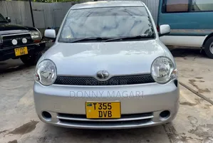 Toyota Sienta 2005 Silver