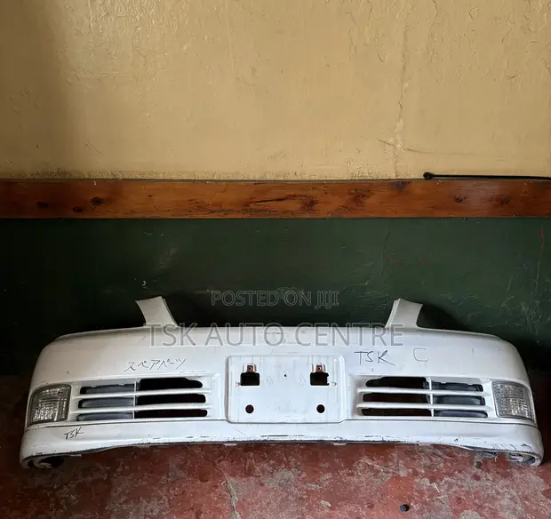 Toyota Crown Front Bumper (Used) - 1