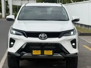 Toyota Fortuner 2024 Nyeupe