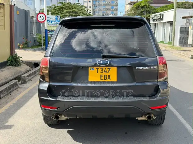 Subaru Forester 2009 Nyeusi - 1