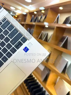 Laptop HP EliteBook 830 G8 - 16GB RAM, 512GB SSD, Intel Core i5