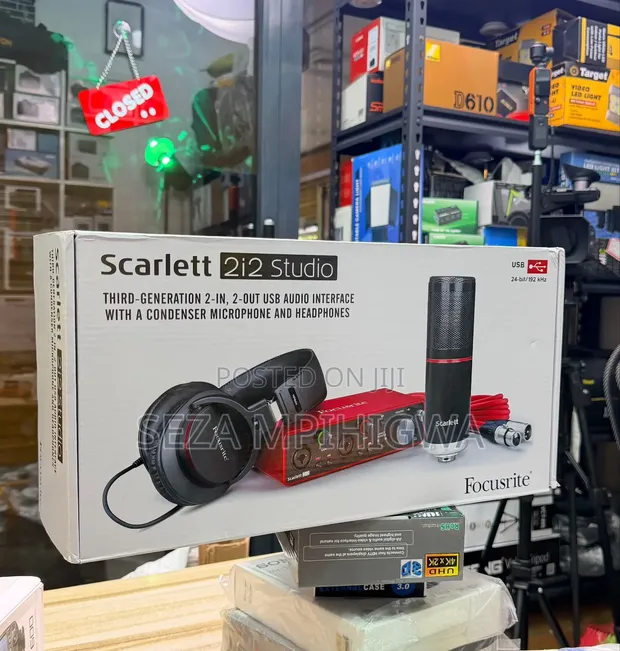 Focusrite Scarlett 2i2 Studio 3rd Gen Bundle ya Audio Interface - 1
